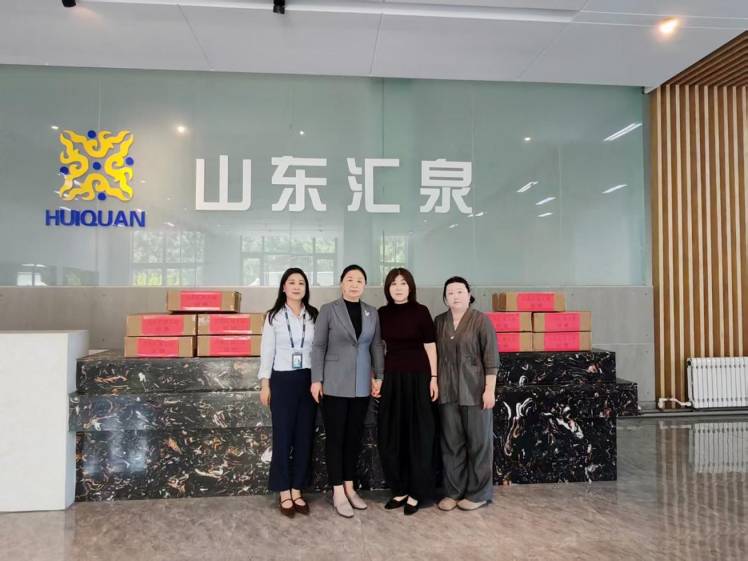 双节送暖 致敬坚守|山东匯泉工業为商圈快递小哥捐赠爱心物资